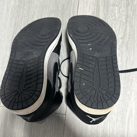 MENS AIR JORDAN Sz 11- AS IS - Picture 3 of 3